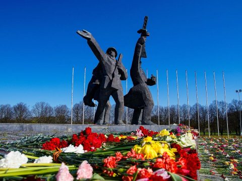 Парламент Латвии разрешил снести памятник освободителям Риги