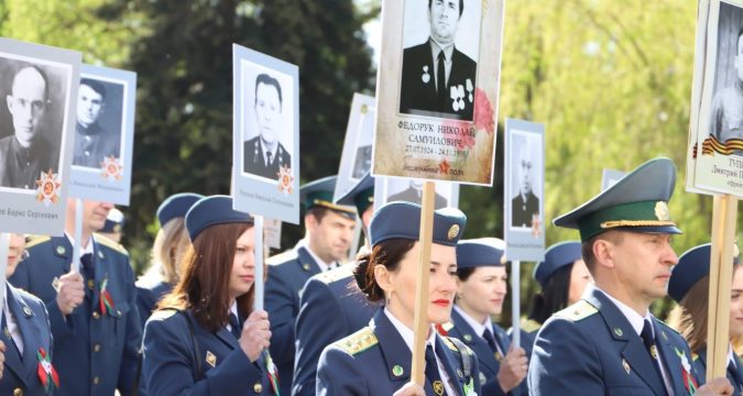 Брестские таможенники на торжественном митинге, посвящённом 77-летию Победы в Великой Отечественной войне.
