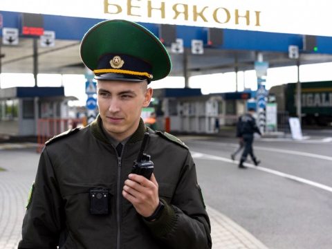 Начальник смены отделения пограничного контроля «Бенякони-1» Александр Майструк