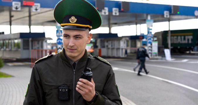 Начальник смены отделения пограничного контроля «Бенякони-1» Александр Майструк