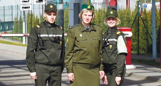 Старший контролёр отделения пограничного контроля "Григоровщина" лейтенант Ирина Бутько