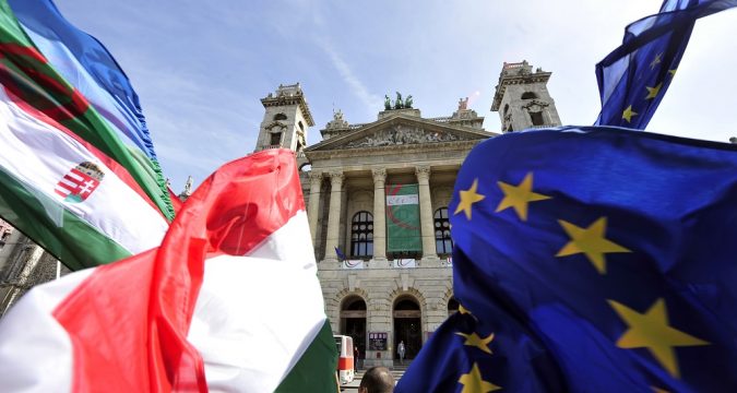 МИД Венгрии заявил о пересмотре санкционной политики ЕС из-за наступления холодов
