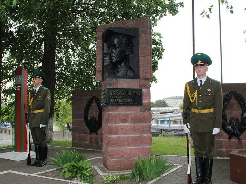 Брестские пограничники почтили память легендарного Варлама Кублашвили