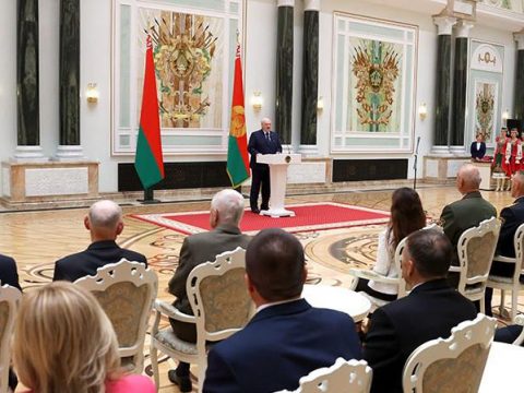 Александр Лукашенко вручил пограничникам государственные награды