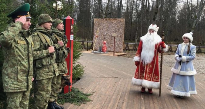 Дед Мороз приказал пограничникам пропустить Новый год с Востока на Запад