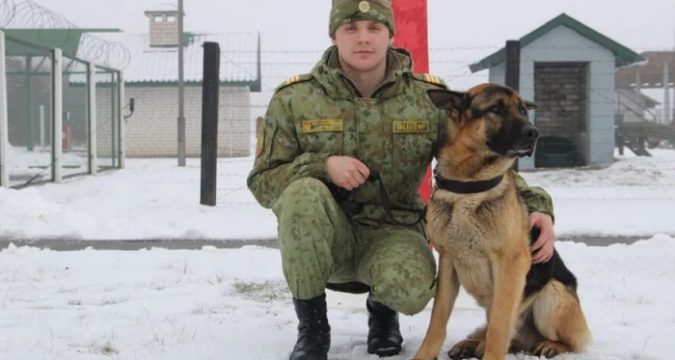 Минчанин рассказал, за что на границе получил знак «Удзельнік затрымання»