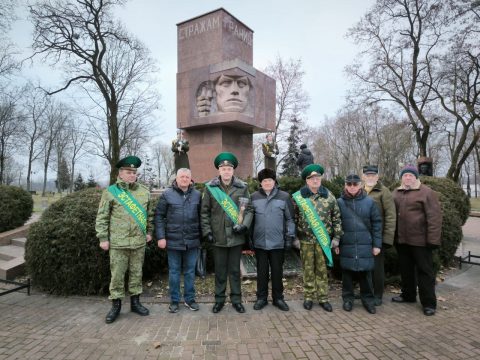 Символ "Эстафеты Победы" в небе над пунктом пропуска "Брест"...