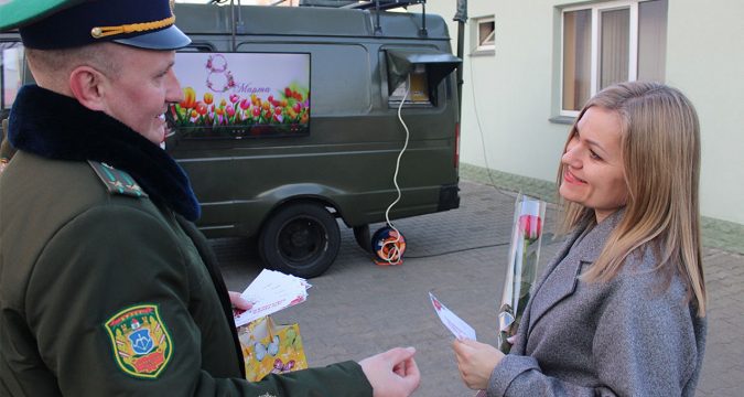 Брестские пограничники поздравили своих прекрасных коллег с Днем женщин