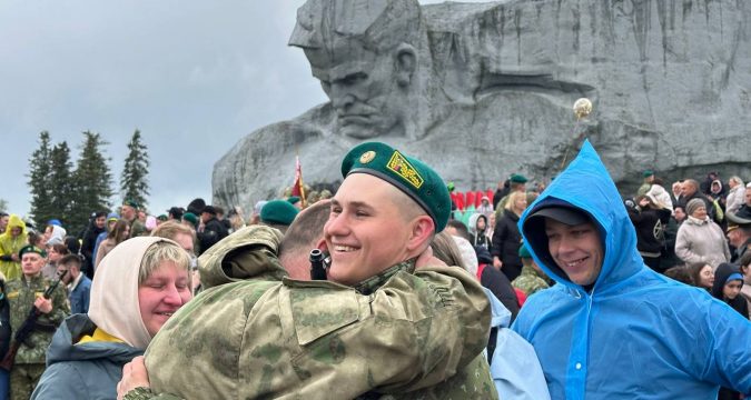 17 мая, в МК "Брестская крепость-герой" состоялось торжественное принятие присяги новобранцами Брестской пограничной группы