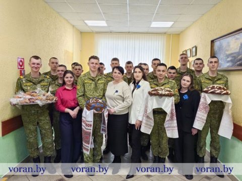 Представительницы Белорусского союза женщин Вороновской районной организации навестили военнослужащих пограничной заставы «Бенякони»