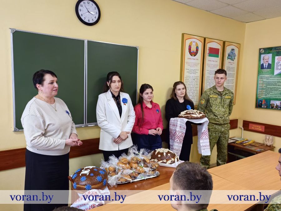 Представительницы Белорусского союза женщин Вороновской районной организации навестили военнослужащих пограничной заставы «Бенякони»