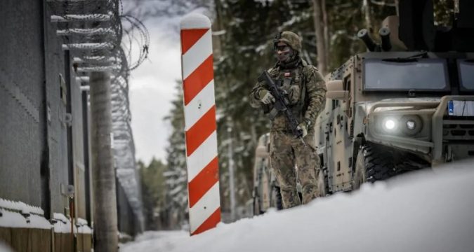 Хренин: Польша и страны Балтии стоят в авангарде провокаций у границ СГ