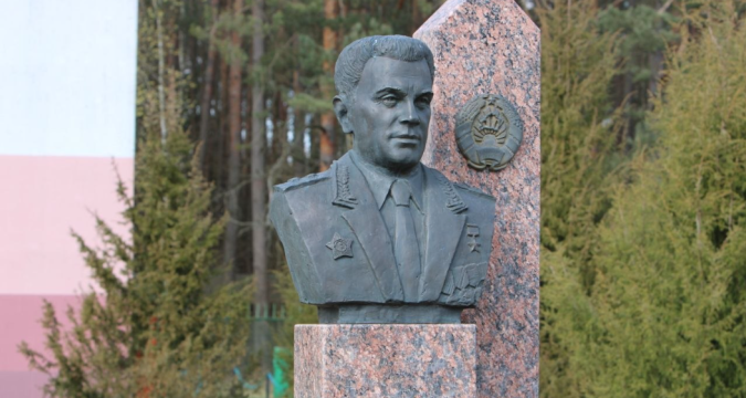 Героя Советского Союза генерал-лейтенанта Даниила Васильевича Казакевича.