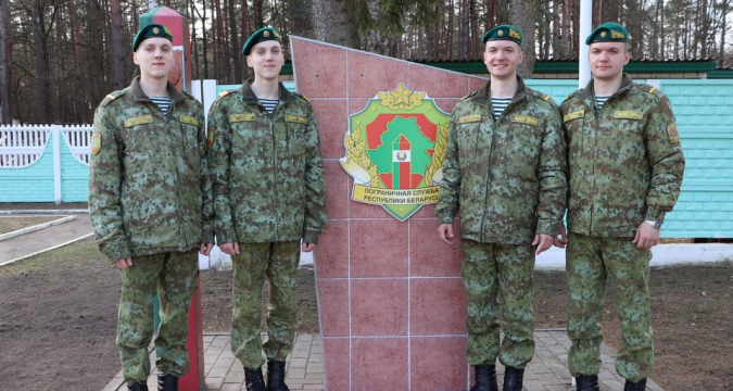 в Берестовицком районе служат Андрей и Александр Михайловы, а также Виталий и Евгений Генюши – две уникальные пары братьев-близнецов.