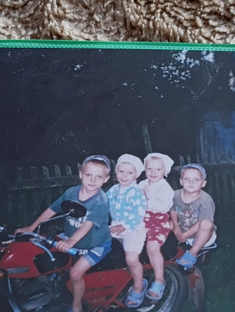 в Берестовицком районе служат Андрей и Александр Михайловы, а также Виталий и Евгений Генюши – две уникальные пары братьев-близнецов.