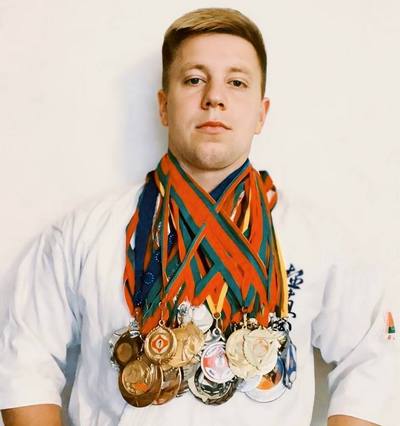 Начальник физической подготовки и спорта капитан Валентин Клышейко