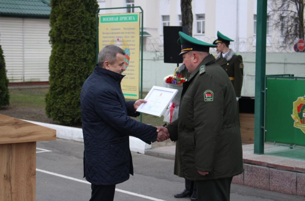 В Пинском пограничном отряде состоялся ритуал прощания с Боевым знаменем