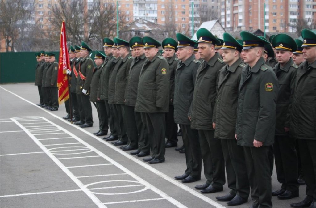 В Пинском пограничном отряде состоялся ритуал прощания с Боевым знаменем