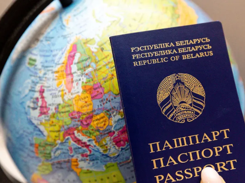 Перед отпускным сезоном в МВД Беларуси напомнили, в каких случаях могут не пропустить через границу из-за паспорта.
