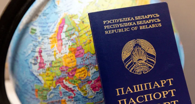 Перед отпускным сезоном в МВД Беларуси напомнили, в каких случаях могут не пропустить через границу из-за паспорта.