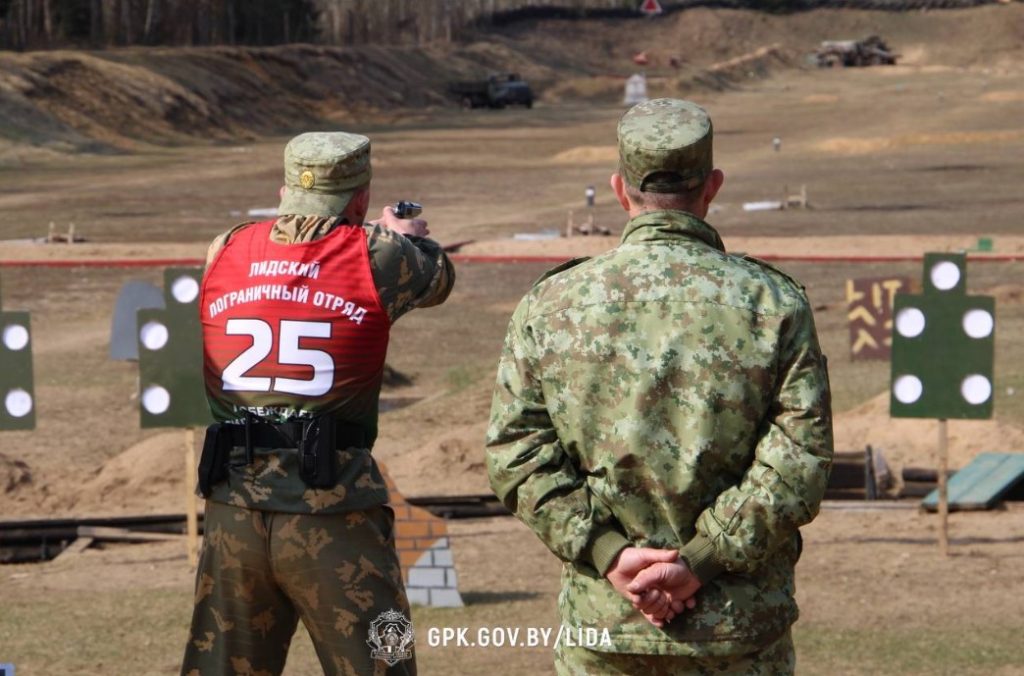 На войсковом стрельбище «Минойты» прошло первенство по служебному биатлону!