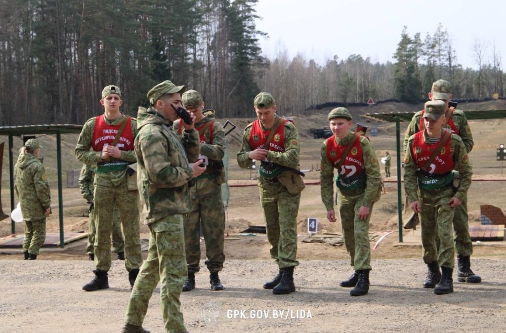 На войсковом стрельбище «Минойты» прошло первенство по служебному биатлону!