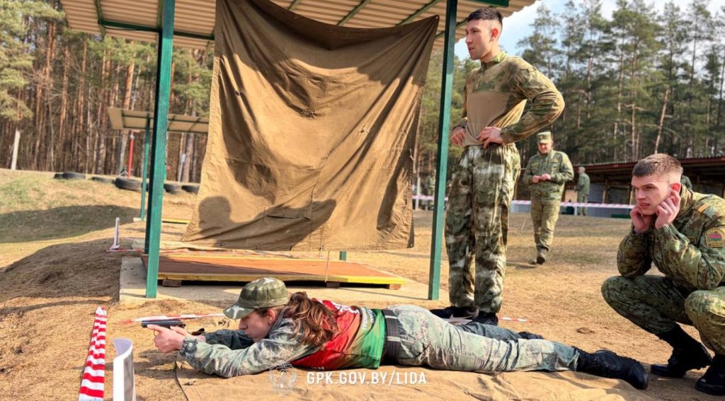 На войсковом стрельбище «Минойты» прошло первенство по служебному биатлону!