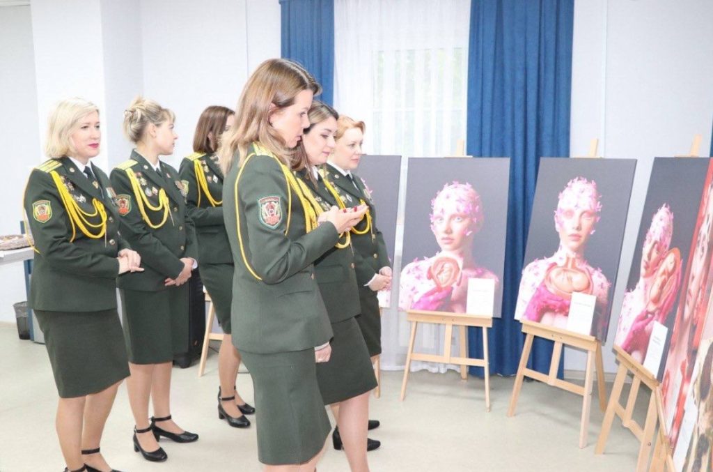 Председатель Белорусского союза женщин в канун Дня пограничника поздравила сотрудниц Госпогранкомитета