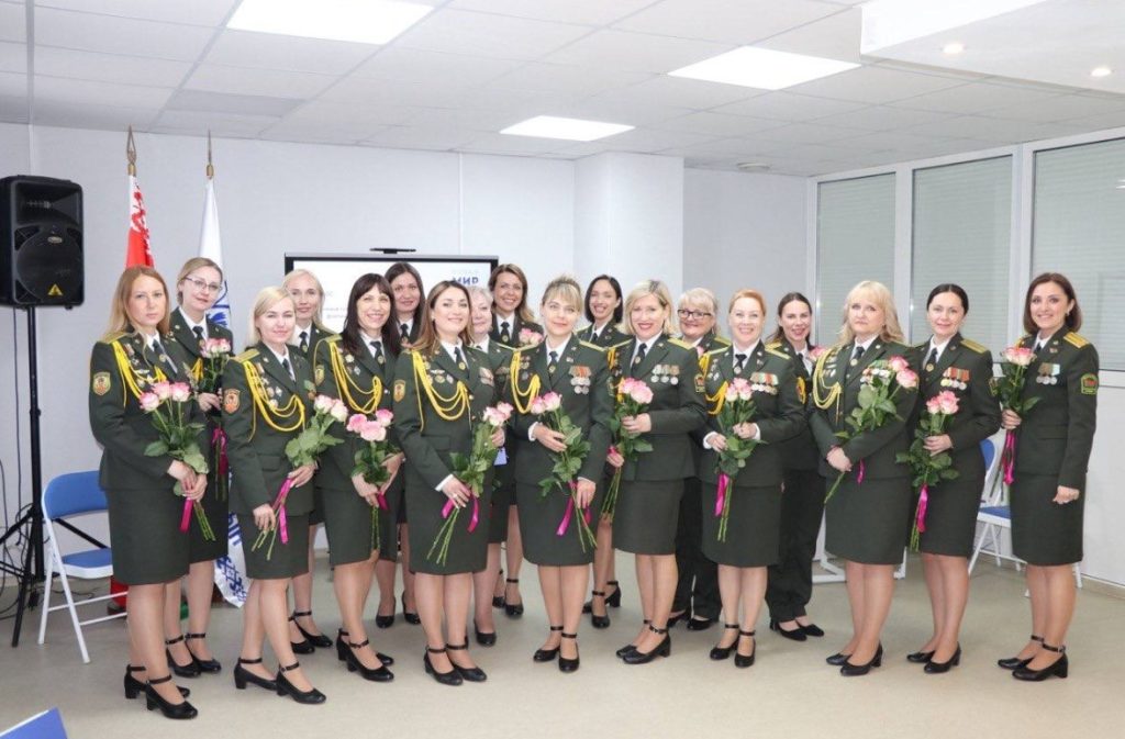 Председатель Белорусского союза женщин в канун Дня пограничника поздравила сотрудниц Госпогранкомитета