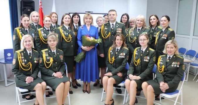 Председатель Белорусского союза женщин в канун Дня пограничника поздравила сотрудниц Госпогранкомитета