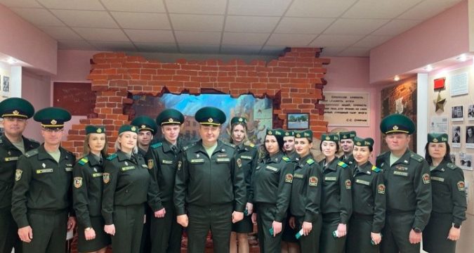 22 мая в комнате истории Брестской Краснознаменной пограничной группы состоялся торжественный ритуал вручения очередного воинского звания «прапорщик».