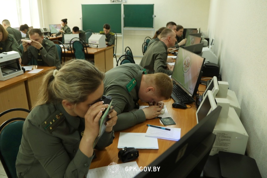 В Институте погранслужбы состоялся финальный этап соревнований среди команд со всей страны, чтобы определить лучшего начальника смены, лучшего старшего контролера и лучшего контролера.