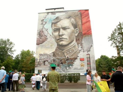 В Бресте открыли мурал в честь Героя Советского Союза Андрея Кижеватова